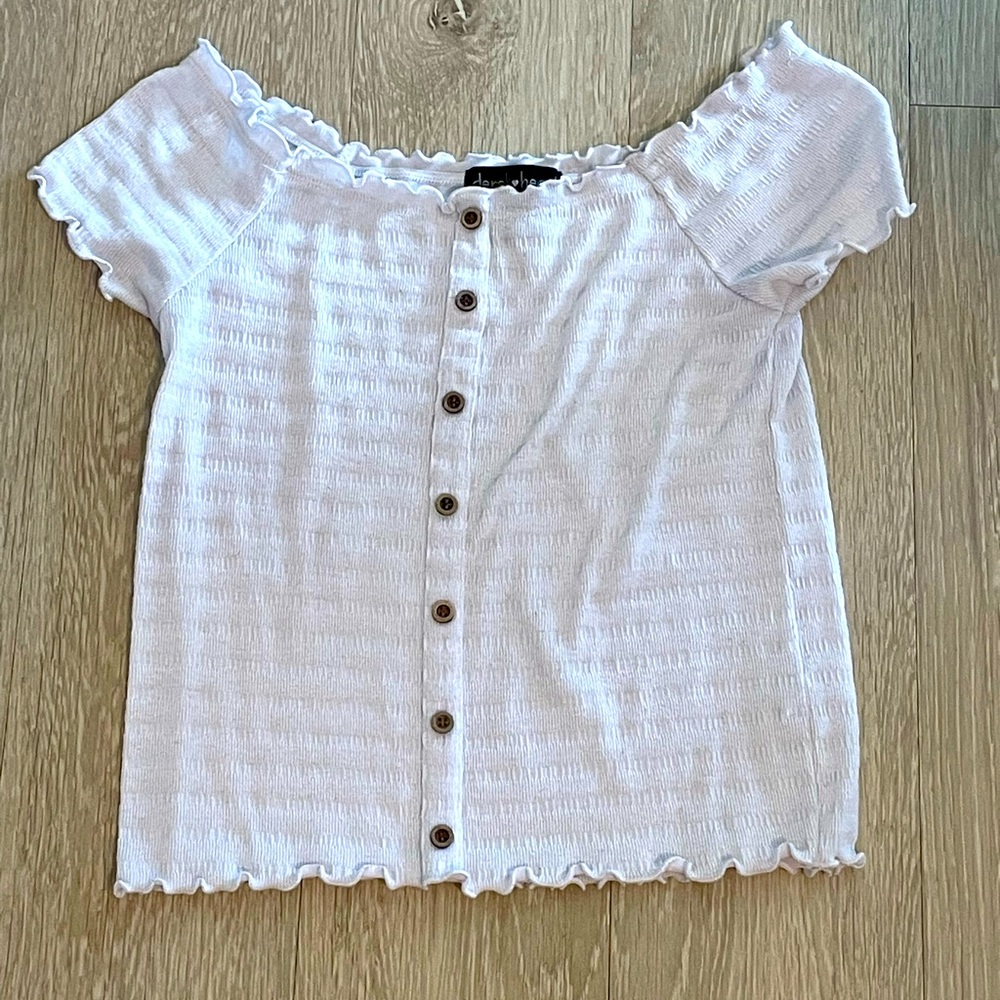 Small off the shoulder cropped tee